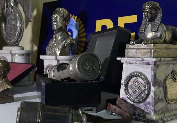 Radio Jai -Un coleccionista de objetos nazis que vive a una cuadra de la quinta presidencial irá a juicio oral y público