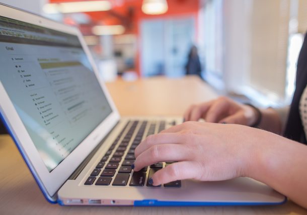 Radio Jai -Podemos robar datos de las computadoras aisladas herméticamente