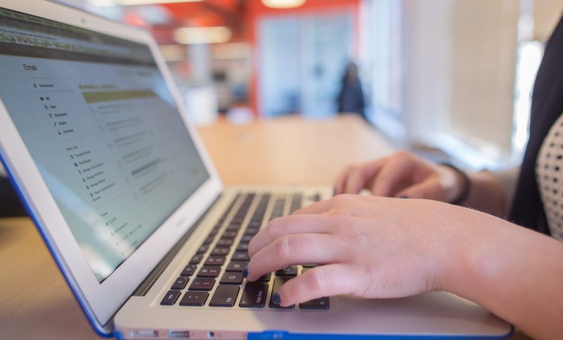 Radio Jai -Podemos robar datos de las computadoras aisladas herméticamente