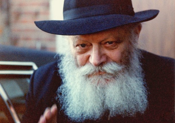 Radio Jai -El presidente Biden firmó una orden ejecutiva en homenaje al Rebe de Lubavitch