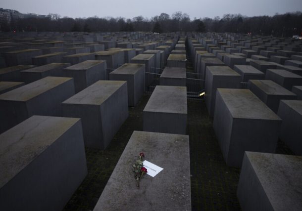 sobrevivientes conmemoran online el dia de las victimas de la shoa