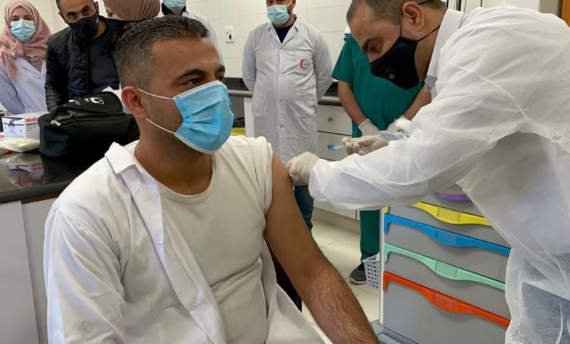 palestina comienza la vacunacion con vacunas israelies