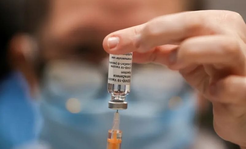 combinaran las vacunas de oxford y pfizer