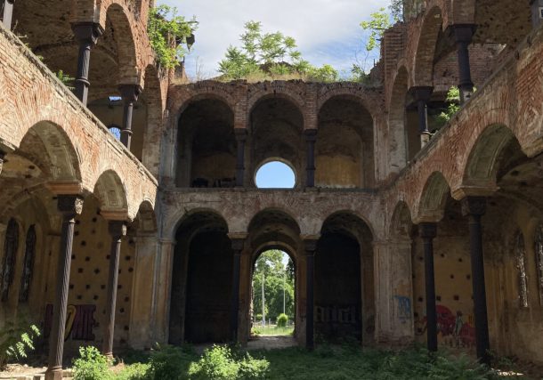 sinagoga en ruinas