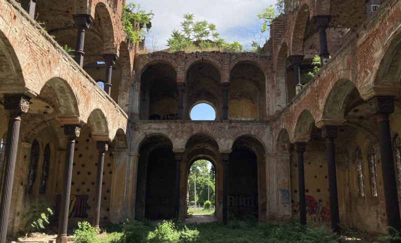 sinagoga en ruinas