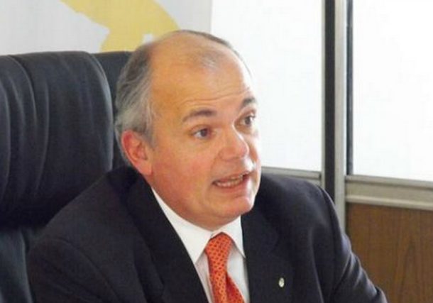 si no se permite que se pueda hacer un juicio en ausencia, lo que hace es permitir al delincuente escaparse de la ley”