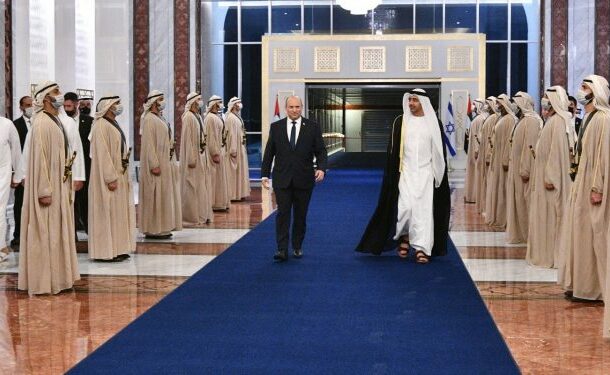 Bennett en Emiratos