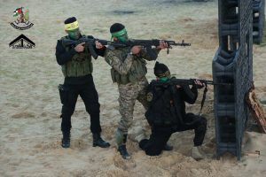 Grupos militantes pertenecientes a todas las facciones iniciaron hoy maniobras militares en la Franja de Gaza