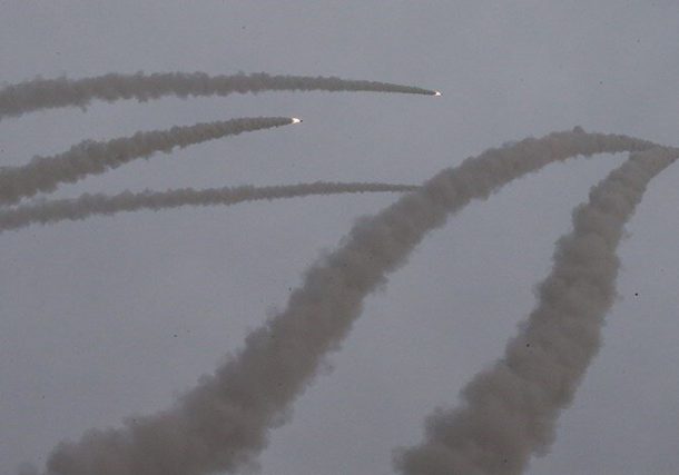 En 'advertencia' a Israel, Irán dice que disparó 16 misiles balísticos capaces de alcanzar el país