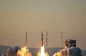 Lanzamiento exitoso de tres cargas de investigación del el satélite Simorgh  Foto de agencia de Noticias Tasnim