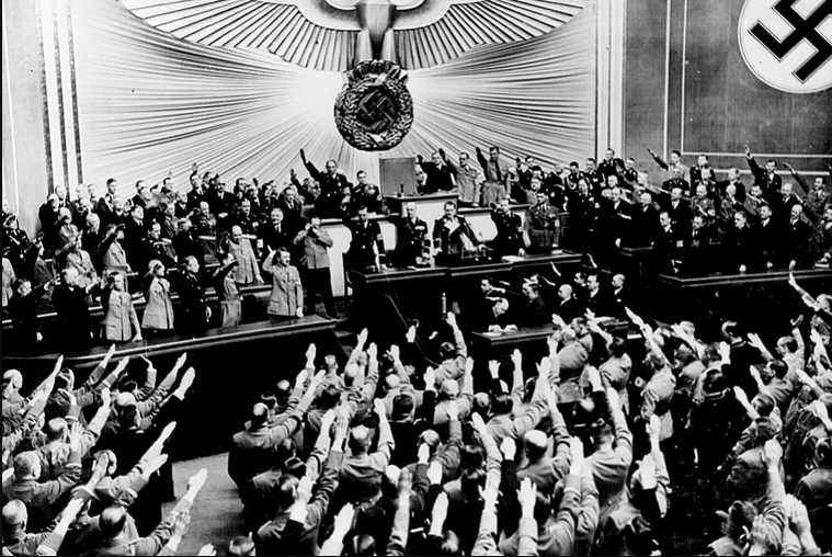 Hitler declaró la guerra a los EEUU en un discurso de hora y media ante el Reichstag. (Universal History Archive/Getty Images)