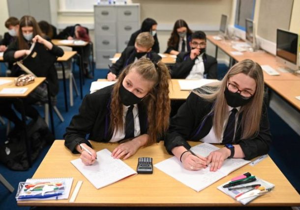 Escuelas británicas equipadas con filtros de aire israelíes a prueba del COVID AFP