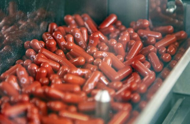 Esta imagen sin fecha proporcionada por Merck & Co. muestra su nuevo medicamento antiviral (Merck & Co. vía AP)