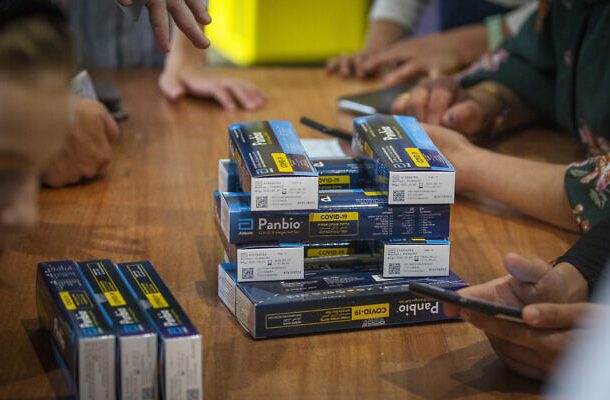 Pruebas rápidas de antígeno COVID-19, 29 de septiembre de 2021 (Olivier Fitoussi / Flash90)