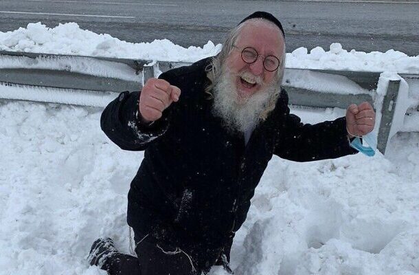 Rabino israelí se refugia de tormenta de nieve en mezquita turca