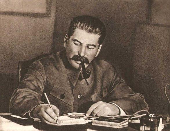 Aunque el Ejército Rojo resistía a los alemanes, la noticia de Pearl Harbor le permitió a Stalin reforzar el frente de Moscú con tropas del este. (Shutterstock/Historical Collection)