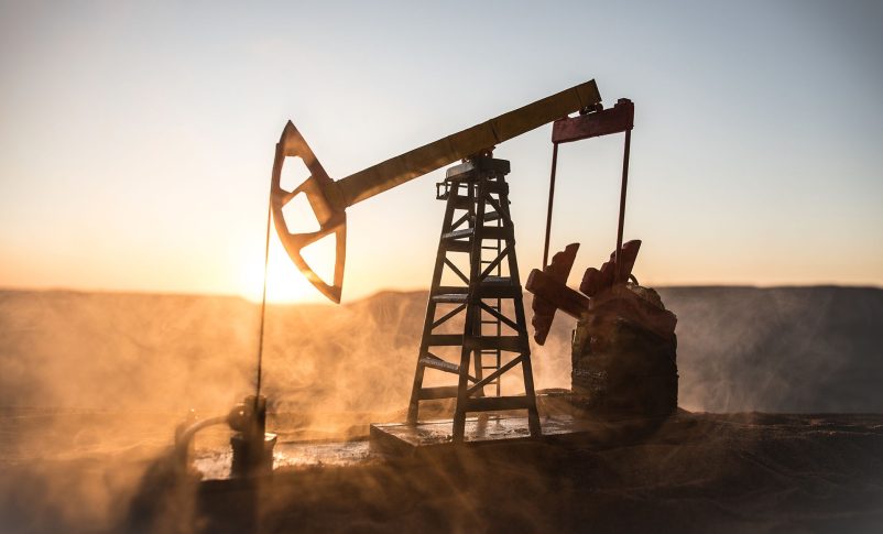 Los precios del petróleo suben debido a las tensiones en Kazjistán y Libia