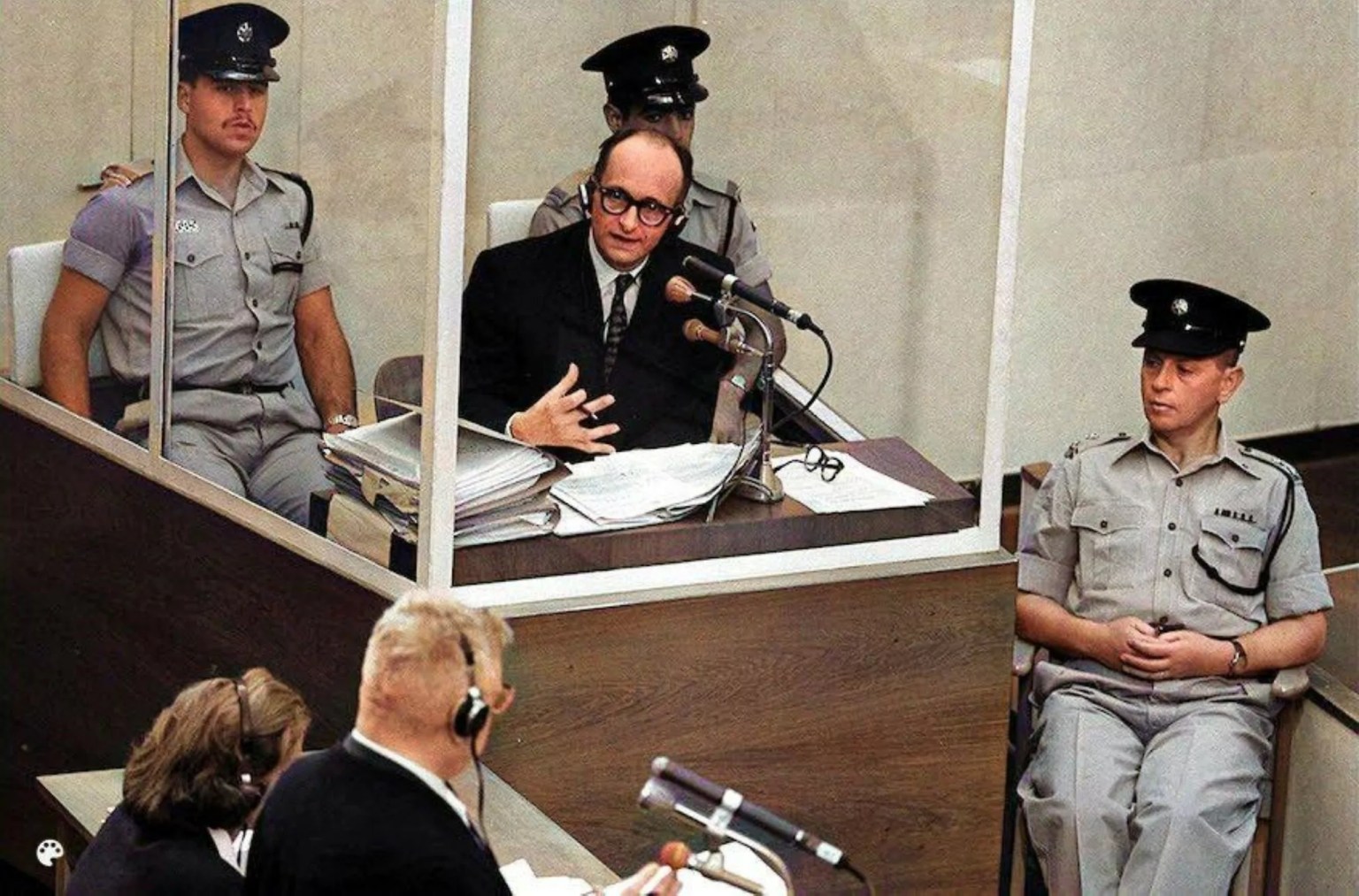 ADOLF EICHMANN habla durante su juicio en Jerusalén en 1961. (crédito: GPO)