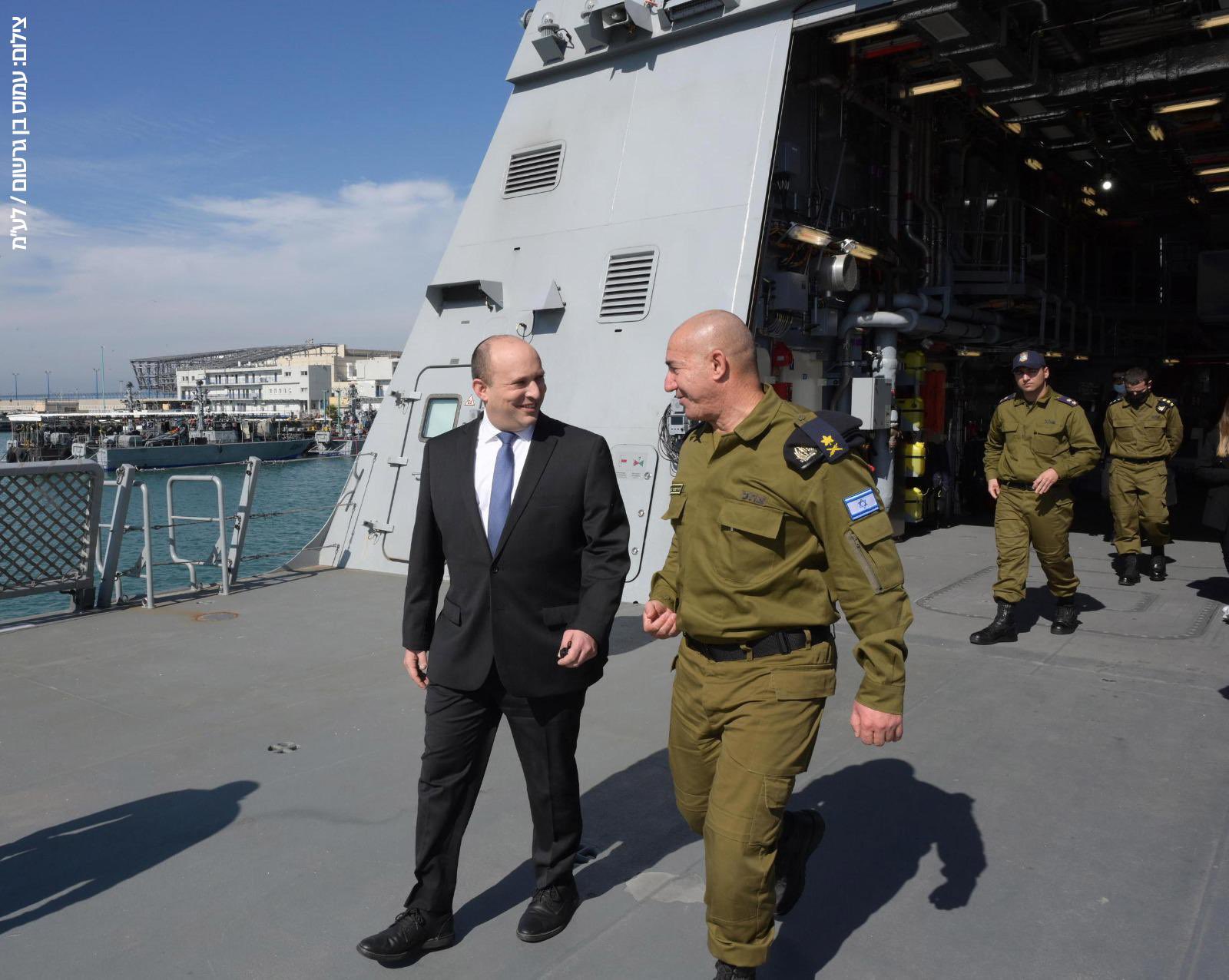 Bennett visitó hoy las bases navales de Atlit y Haifa