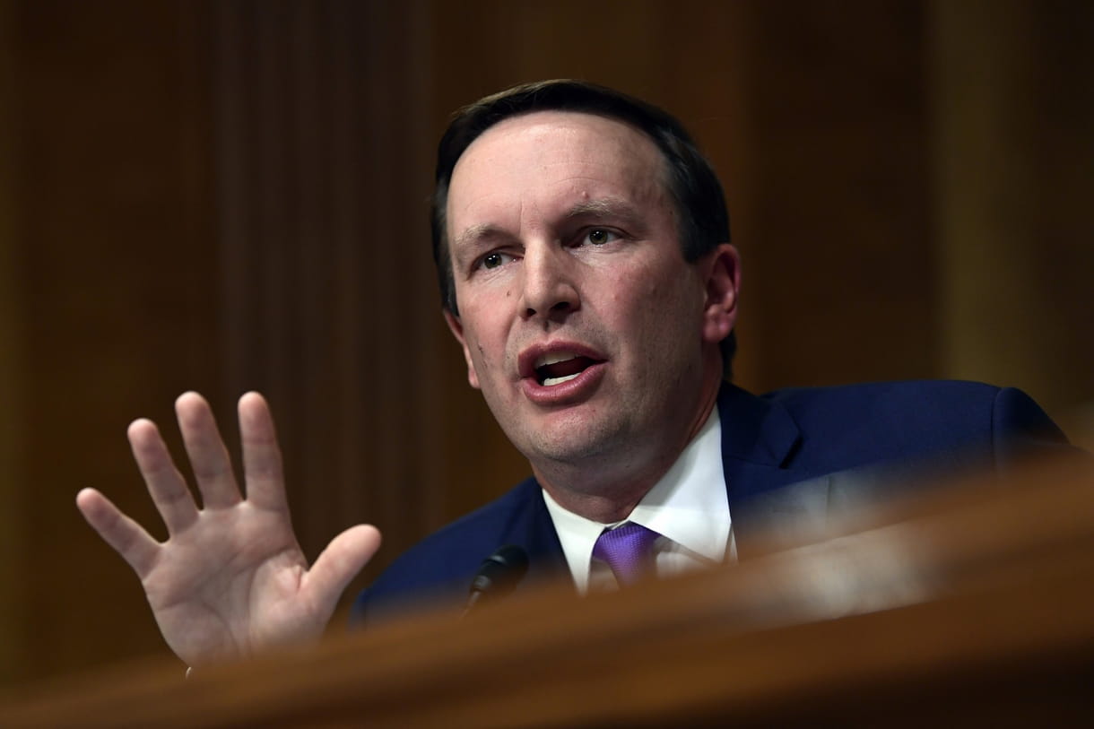 El senador demócrata estadounidense Chris Murphy, de Connecticut, en el Comité de Relaciones Exteriores del Senado en el Capitolio, en Washington, el 25 de julio de 2018. (AP Photo/Susan Walsh)