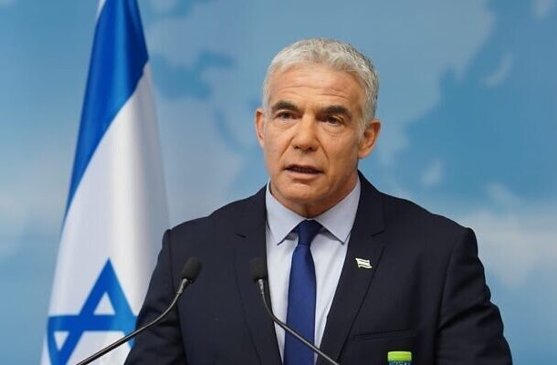 El ministro de Relaciones Exteriores, Yair Lapid, condena la invasión de Rusia a Ucrania, 24 de febrero de 2022 (Niv Musman/GPO)