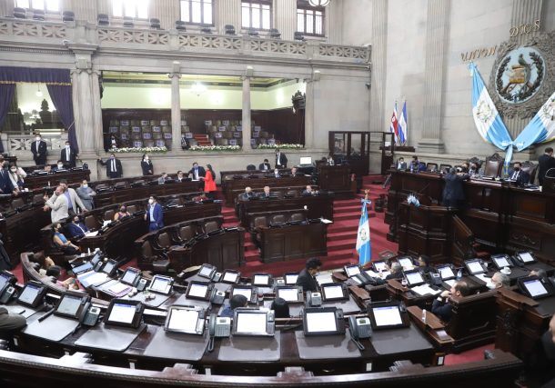 Guatemala endurece las penas de cárcel por aborto