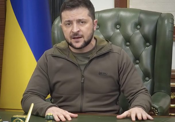 Zelensky rechaza las afirmaciones rusas sobre la retirada de tropas