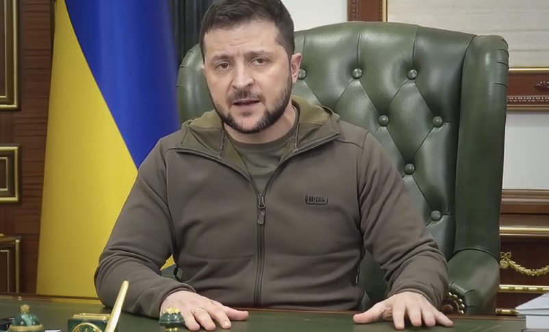 Zelensky rechaza las afirmaciones rusas sobre la retirada de tropas