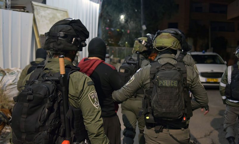 El Shin Bet y la policía detienen a 12 sospechosos con presuntos vínculos con el Estado Islámico en redadas nocturnas