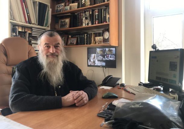 Informe: líder de la comunidad judía en Ucrania apuñalado mientras entregaba ayuda