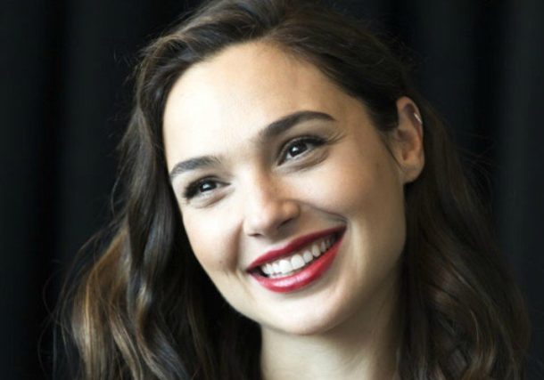 Gal Gadot conmemora Yom HaShoá contando la historia de su abuelo en Auschwitz