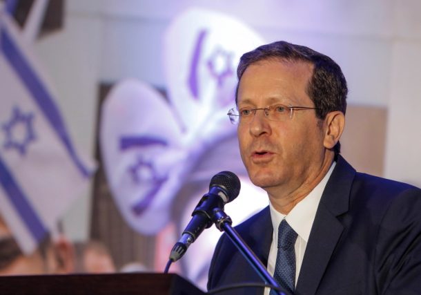 Herzog indulta a ucraniano que quiere volver a casa para combatir contra los rusos