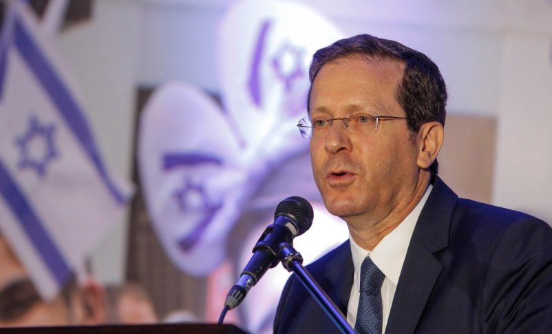 Herzog indulta a ucraniano que quiere volver a casa para combatir contra los rusos