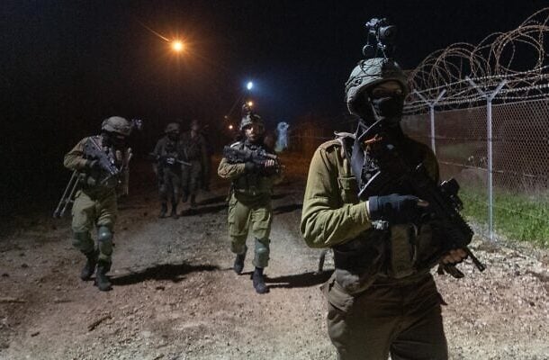 Se ve a soldados de las FDI operando en Cisjordania, en una imagen publicada por el ejército el 2 de abril de 2022. (Fuerzas de Defensa de Israel)
