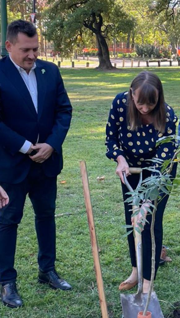 Arboreto de las Naciones: Recuerdo del Holocausto y el Heroísmo junto a Aleksandra Piątkowska, Embajadora de Polonia en Argentina