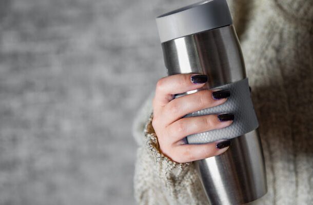 Una taza de viaje, ilustrativa (semenovp; iStock by Getty Images)
