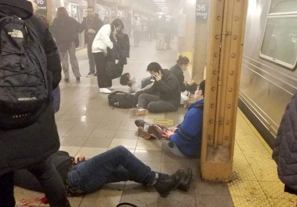 Tiroteo en una estación de metro en New York deja varios heridos