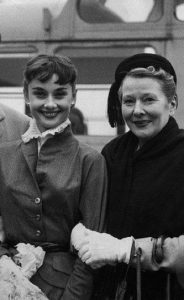 Audrey Hepburn junto a su madre holandesa, la baronesa Ella van Heemstra