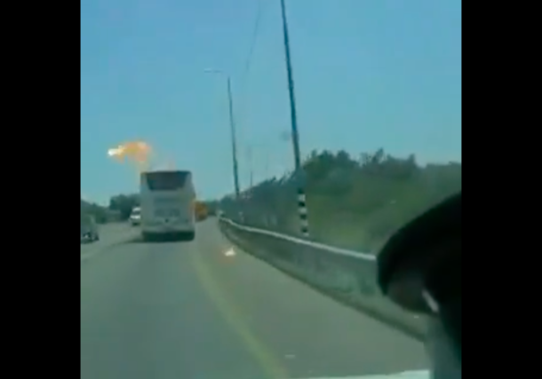 Autobus atacado en Azzun