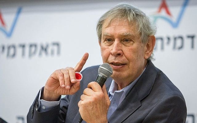 El exdirector del Mossad, Tamir Pardo, participa en la Conferencia de Estrategia y Defensa Meir Dagan en el Netanya Academic College, el 21 de marzo de 2018. (Meir Vaaknin/Flash90)