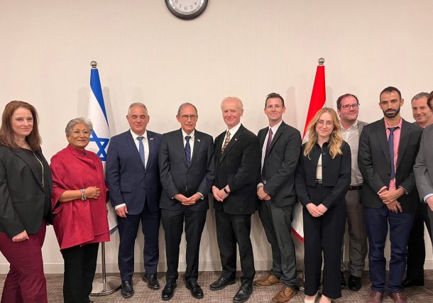 El Ministro de la diáspora Nachman Shai participa de la primera conferencia congregacional de su tipo en Ottawa, Canadá