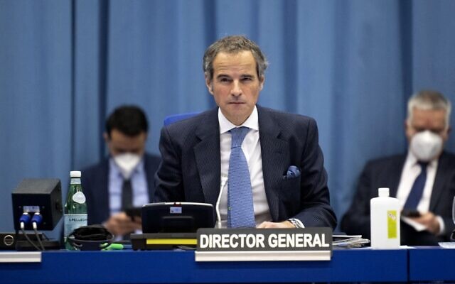 El director general del Organismo Internacional de Energía Atómica (OIEA), Rafael Grossi, antes del inicio de la reunión trimestral de la Junta de Gobernadores en la sede del OIEA en Viena, el 7 de marzo de 2022. (Joe Klamar/AFP)