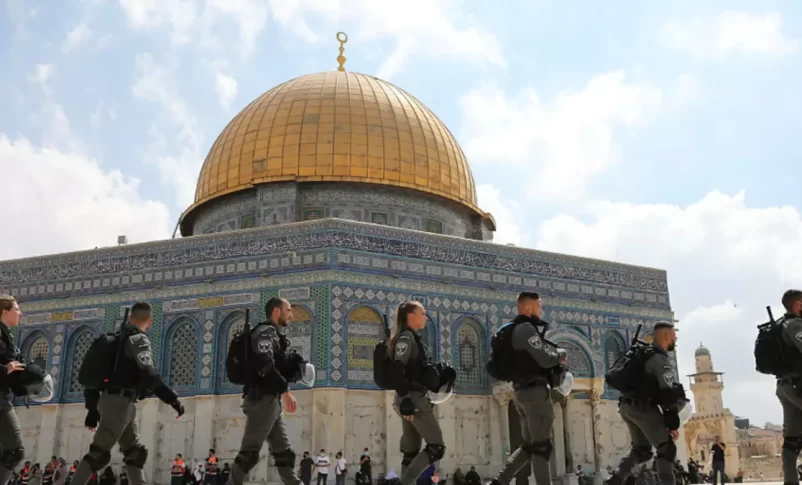 Patrulla de la Policía Fronteriza cerca del Monte del Templo en Jerusalén el 15 de abril de 2022 | Foto de archivo: AP/Mahmoud Illean