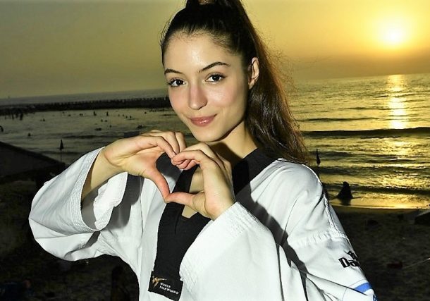 Sami al-Husseini de Egipto, no aceptó el saludo de Avishag Semberg en la competencia de Taekwondo