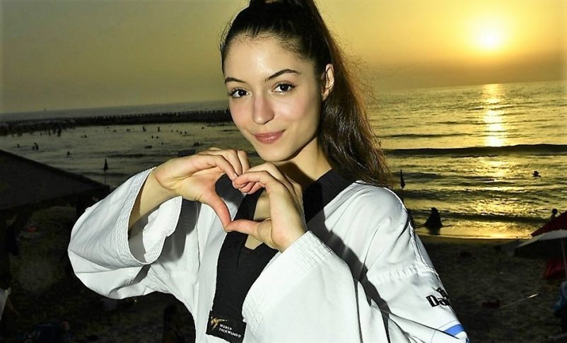 Sami al-Husseini de Egipto, no aceptó el saludo de Avishag Semberg en la competencia de Taekwondo