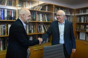 Radio Jai -Este domingo el Jefe de Gobierno porteño inició una gira por Israel. En la foto, con Manuel Trajtenberg, ex jefe del Consejo Económico Nacional de Israel