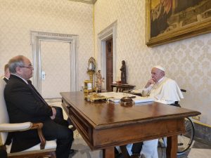 Radio Jai-El histórico encuentro entre el presidente de Yad Vashem, Dani Dayan y Su Santidad el Papa Francisco en el Vaticano