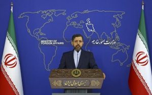 Radio Jai - El portavoz del Ministerio de Relaciones Exteriores de Irán, Saeed Khatibzadeh, habla durante una conferencia de prensa en Teherán, el 14 de marzo de 2022 (AFP)