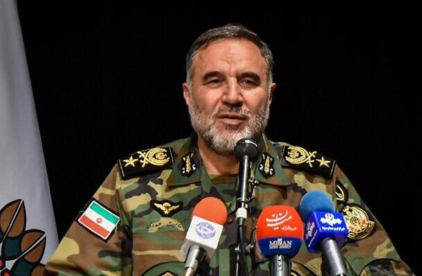 Radio Jai -El comandante de las fuerzas terrestres del ejército iraní, Kiumars Heydari, habla con la prensa en una foto sin fecha (captura de pantalla)