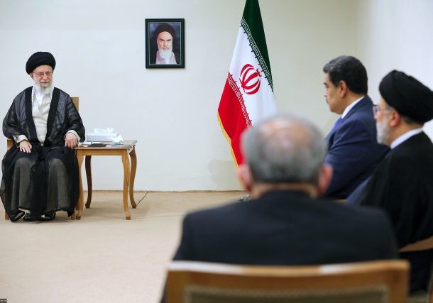 Radio Jai - Nicolás Maduro en Irán con el ayatolá Jamenei